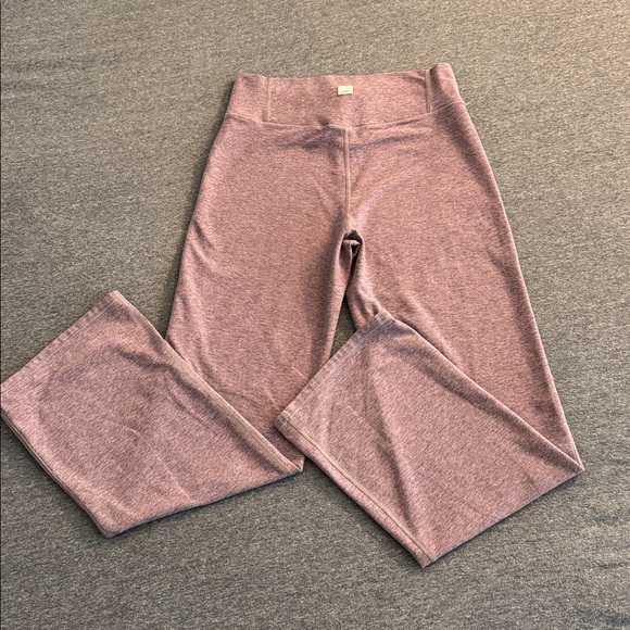 Vuori Mauve High-Waisted Leggings – Women’s Activewear - Picture 3 of 3